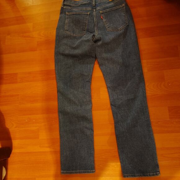 Levi’s Classic Straight – Size 28x30 – Soft Stretch Denim - Picture 2 of 9